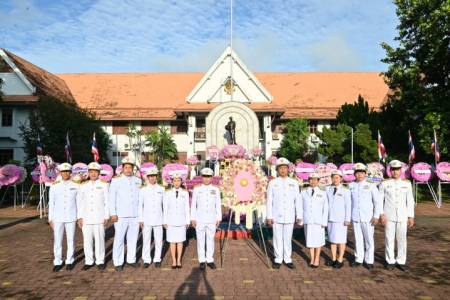 วันพุธที่ 23 ตุลาคม 2567 นายธำรงค์ หน่อเรือง ผู้อำนวยการโรงเรียนจักรคำคณาทร จังหวัดลำพูน พร้อมด้วยคณะผู้บริหาร และคณะครูกลุ่มสาระการเรียนรู้สุขศึกษาและพลศึกษา เข้าร่วมกิจกรรมน้อมรำลึก เนื่องในวันคล้ายวันสวรรคตพระบาทสมเด็จพระจุลจอมเกล้าเจ้าอยู่หัว