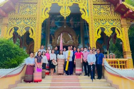 พิธีถวายเทียนพรรษาเพื่อถวายเป็นพุทธบูชา เนื่องในวันเข้าพรรษา ประจำปี 2568