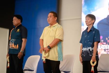 มุทิตาจิตแด่บุคลากรทางการศึกษาที่เกษียณอายุ ประจำปี 2568 โรงเรียนจักรคำคณาทร จังหวัดลำพูน ขอเเสดงมุทิตาจิตแด่บุคลากรทางการศึกษาที่เกษียณอายุ ประจำปี 2568 โดยนายธำรงค์ หน่อเรือง ผู้อำนวยการโรงเรียน เป็นผู้กล่าวมุทิตาจิต
