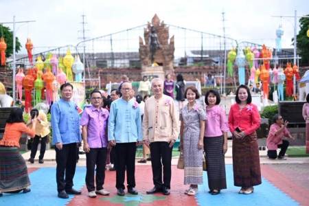 โครงการประชุมสัมมนา ยกย่องเชิดชูเกียรติข้าราชการครูและบุคลากรทางการศึกษาและลูกจ้างประจำที่มีผลงานดีเด่น ประจำปีงบประมาณ พ.ศ. 2568