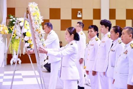 พิธีวางพวงมาลาถวายราชสักการะ เนื่องในวันคล้ายวันสวรรคตของพระบาทสมเด็จพระจอมเกล้าเจ้าอยู่หัว 1 ตุลาคม 2568  วันพุธที่ 1 ตุลาคม 2568 โรงเรียนจักรคำคณาทร จังหวัดลำพูน นำโดย นางนันท์นภัส ชลยศปกรณ์ รองผู้อำนวยการโรงเรียนและคณะครูกลุ่มสาระการเรียนรู้ศิลปะ