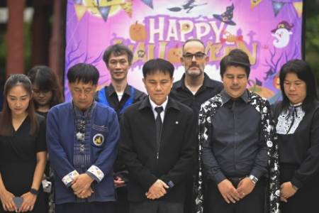 Halloween in Black  วันศุกร์ที่ 31 ตุลาคม 2568 แผนการเรียนศิลป์ภาษาอังกฤษร่วมกับกลุ่มสาระการเรียนรู้ภาษาต่างประเทศ และแผนการเรียนศิลป์ภาษาต่างๆ ได้จัดกิจกรรม Halloween in Black ณ ลานหน้าอาคารเหมพินธุ์ไพรจิต (อาคาร 2) กิจกรรมภายในงานประกอบด้วย