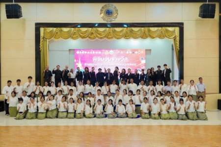 พิธีมอบเกียรติบัตร การแข่งขันศิลปหัตถกรรมนักเรียน ครั้งที่ 73 ระดับเขตพื้นที่จังหวัดลำพูน   วันศุกร์ที่ 31 ตุลาคม 2568 โรงเรียนจักรคำคณาทร จังหวัดลำพูน ได้จัดพิธีมอบรางวัลชนะเลิศการแข่งขันศิลปหัตถกรรมนักเรียน ครั้งที่ 73 ประจำปีการศึกษา 2568