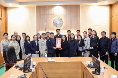 โรงเรียนจักรคำคณาทร จังหวัดลำพูน  ต้อนรับคณะศึกษาดูงานจากโรงเรียนบุญวาทย์วิทยาลัย  วันจันทร์ที่ 19 มกราคม 2569 เวลา 09.00 น. นายธำรงค์  หน่อเรือง ผู้อำนวยการโรงเรียนจักรคำคณาทร  จังหวัดลำพูน ต้อนรับคณะศึกษาดูงานจากโรงเรียนบุญวาทย์วิทยาลัย