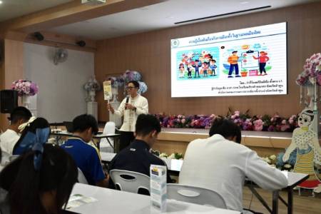 โรงเรียนจักรคำคณาทร จังหวัดลำพูน วันศุกร์ ที่ 6 กุมภาพันธ์ 2569 นายธำรงค์ หน่อเรือง ผู้อำนวยการโรงเรียนจักรคำคณาทร จังหวัดลำพูน มอบหมายให้ นางสาวชุติมา เจริญผล รองผู้อำนวยการโรงเรียน พร้อมด้วยคณะครู และนักเรียน