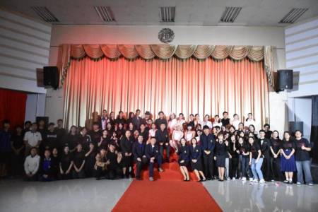 โรงเรียนจักรคำคณาทร จังหวัดลำพูน วันศุกร์ ที่ 6 กุมภาพันธ์ 2569 เวลา 08.30 น. ณ หอประชุมบุรีรัตน์ โรงเรียนจักรคำคณาทร จังหวัดลำพูน นายธำรงค์ หน่อเรือง ผู้อำนวยการโรงเรียนจักรคำคณาทร จังหวัดลำพูน พร้อมด้วยคณะผู้บริหาร คณะครู และนักเรียน