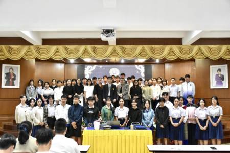 โรงเรียนจักรคำคณาทร จังหวัดลำพูน วันศุกร์ ที่ 13 กุมภาพันธ์ 2569กลุ่มสาระสังคมศึกษา ศาสนา และวัฒนธรรม โรงเรียนจักรคำคณาทร จังหวัดลำพูน ดำเนินโครงการอบรมเยาวชนล้านนาเรียนรู้ประวัติศาสตร์ สืบสานภูมิปัญญาท้องถิ่น ซึ่งมีการบรรยาย