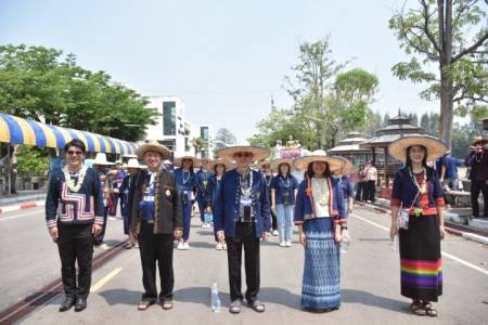 สืบสานประเพณีปี๋ใหม่เมือง จังหวัดลำพูน วันจันทร์ที่ 13 เมษายน พ.ศ. 2569 โรงเรียนจักรคำคณาทร จังหวัดลำพูน ได้เข้าร่วมกิจกรรมขบวนแห่พระพุทธรูป เนื่องในประเพณีปี๋ใหม่เมือง จังหวัดลำพูน ประจำปี พ.ศ. 2569