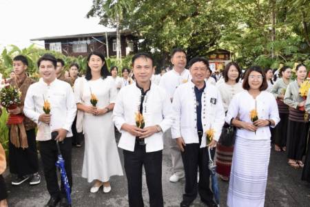 ร่วมขบวน ”ธรรมยาตราเดินเทศน์สันถี ตามวิถีครูบา สู่บุคคลสำคัญของโลก“ ณ วัดพระธาตุหริภุญชัยวรมหาวิหาร วันพฤหัสบดีที่ 11 มิถุนายน 2569 ในการนี้นายธำรงค์ หน่อเรือง ผู้อำนวยการโรงเรียนจักรคำคณาทร จังหวัดลำพูนพร้อมทั้งคณะผู้บริหาร คณะครู และสภานักเรียนนักเรียน 