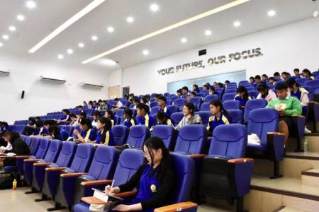 กิจกรรมสอนเสริม เพื่อเตรียมความพร้อมในการสอบโอลิมปิกวิชาการ ครั้งที่ 1 ประจำปีการศึกษา 2569 กลุ่มบริหารวิชาการ โรงเรียนจักรคำคณาทร จังหวัดลำพูน ดำเนินการจัดกิจกรรมสอนเสริม ให้แก่นักเรียนที่มีความสนใจและมีความมุ่งมั่นในการสอบคัดเลือก