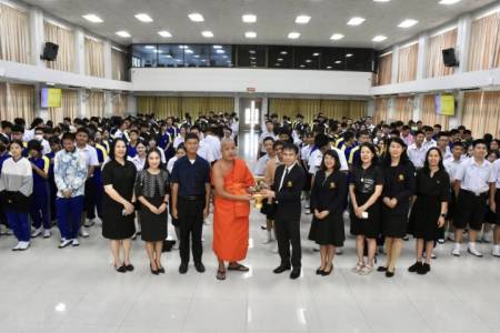 กิจกรรมอบรมคุณธรรม จริยธรรม ระดับชั้นมัธยมศึกษาปีที่ 4 ประจำปีการศึกษา 2569 วันจันทร์ที่ 15 มิถุนายน 2569 นายธำรงค์ หน่อเรือง ผู้อำนวยการโรงเรียนจักรคำคณาทร จังหวัดลำพูน พร้อมทั้งคณะผู้บริหาร คณะครู และนักเรียนโรงเรียนจักรคำคณาทร จังหวัดลำพูน