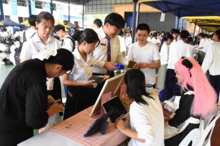 วันศุกร์ที่ 19 มิถุนายน 2569 คณะกรรมการสภานักเรียน ได้จัดกิจกรรมถนนเด็กเดิน ครั้งที่ 5 เพื่อเป็นการส่งเสริมการมีรายได้และทักษะอาชีพให้แก่นักเรียน ส่งเสริมให้นักเรียนกล้าคิด กล้าแสดงออก เพื่อต่อยอดรายได้และอาชีพในอนาคต ซึ่งกิจกรรมภายในงาน